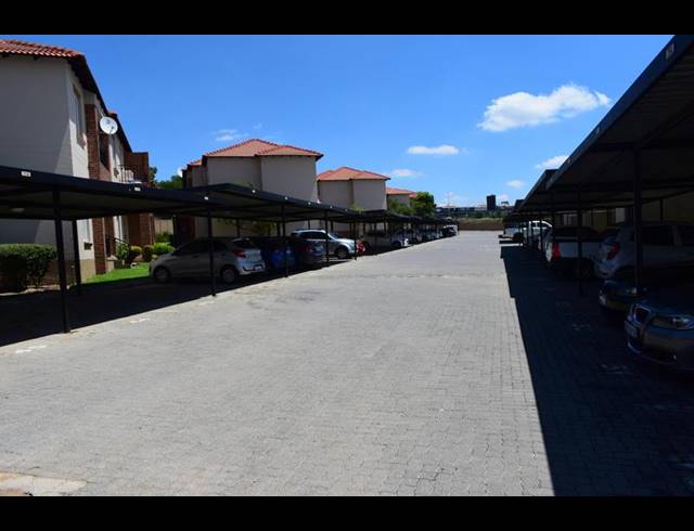 2 BEDROOM TOWNHOUSE FOR SALE IN BUCCLEUCH